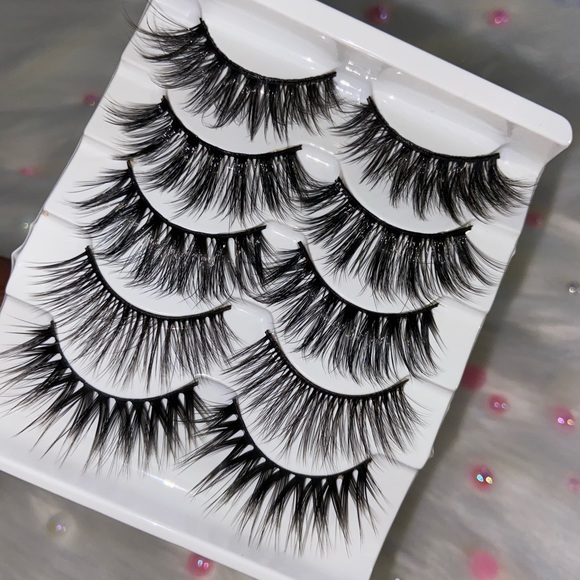 Lashes - Picture 5 of 8